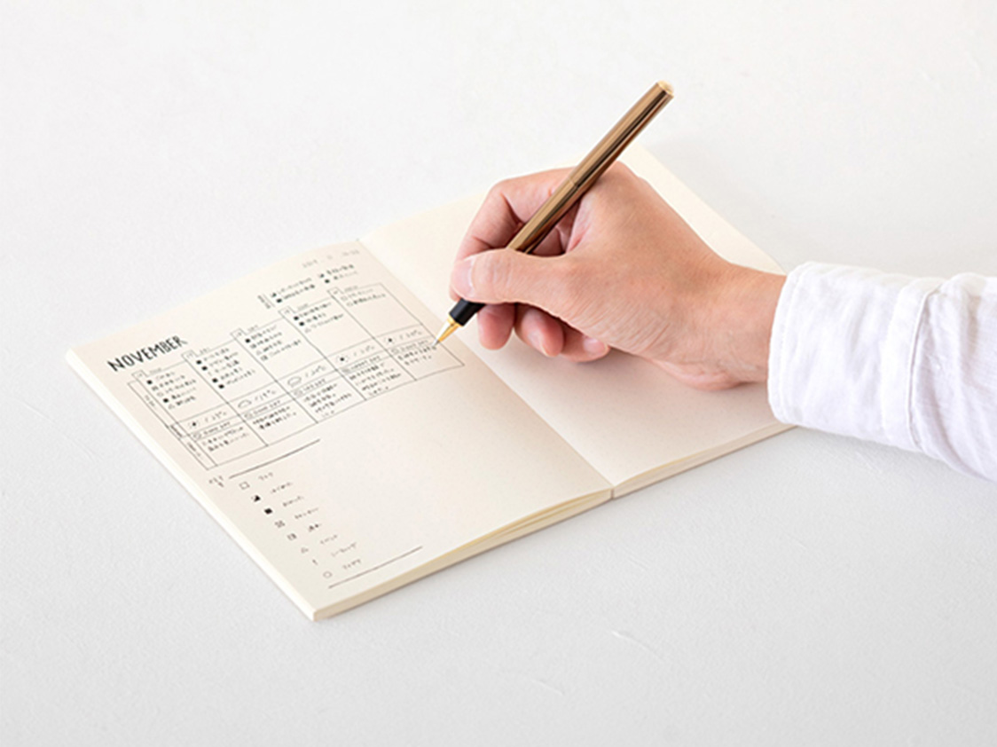 MD Midori Notebook Journal - A5 (Dot grid, Frame) - Image 10