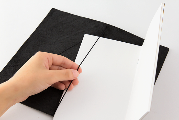 TRC - Traveler's Notebook Regular Size - BLACK - Image 10