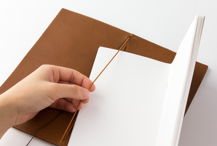 TRC - Traveler's Notebook Regular Size - CAMEL - Image 5