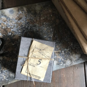 Lamp x Paperi Brocante – Made-to-Order – Coffee-Dyed Book Label