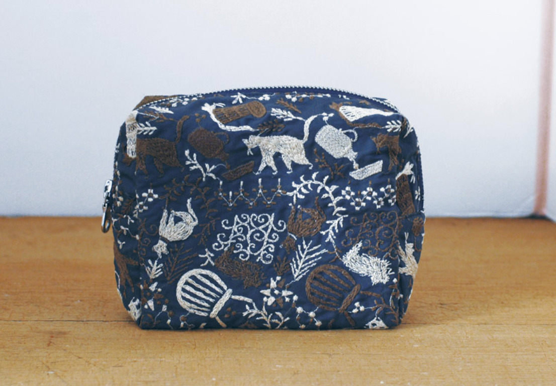 Classiky - Navy Big Embroidery Pouch