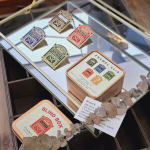Elsie With Love – Mailbox Enamel Clip – Blind Box