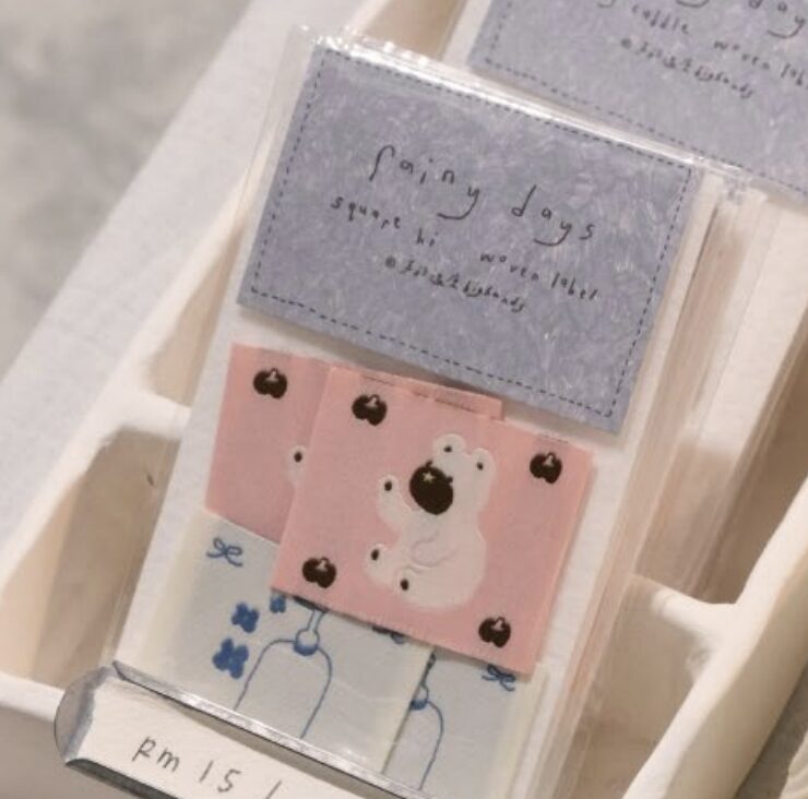 Big Hands - Rainy Days: Square Hi - Woven Label