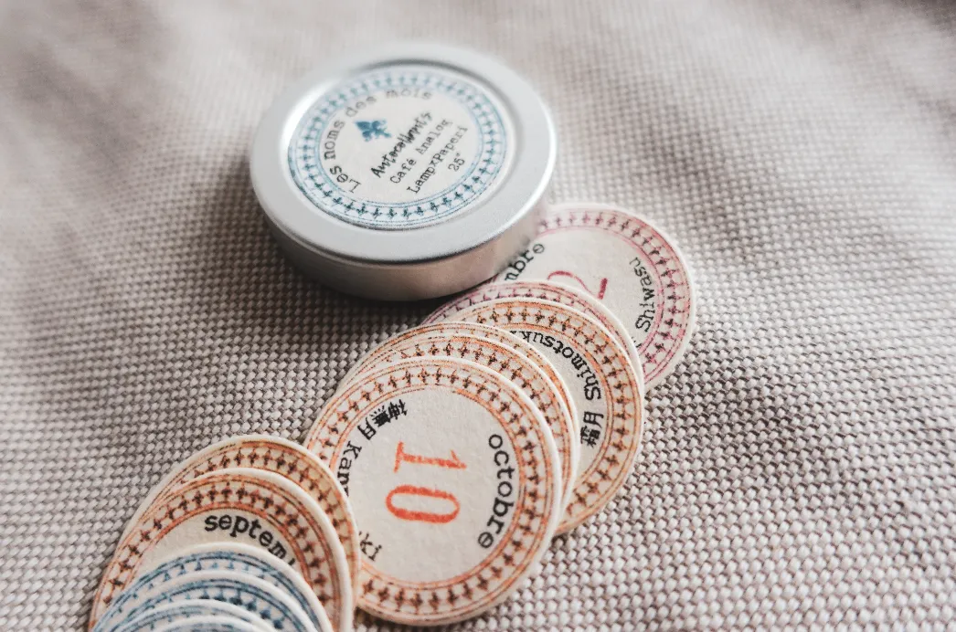 Cafe Analog x Lamp x Paperi Brocante - LES NOMS DES MOIS - Exclusive Circle Stickers