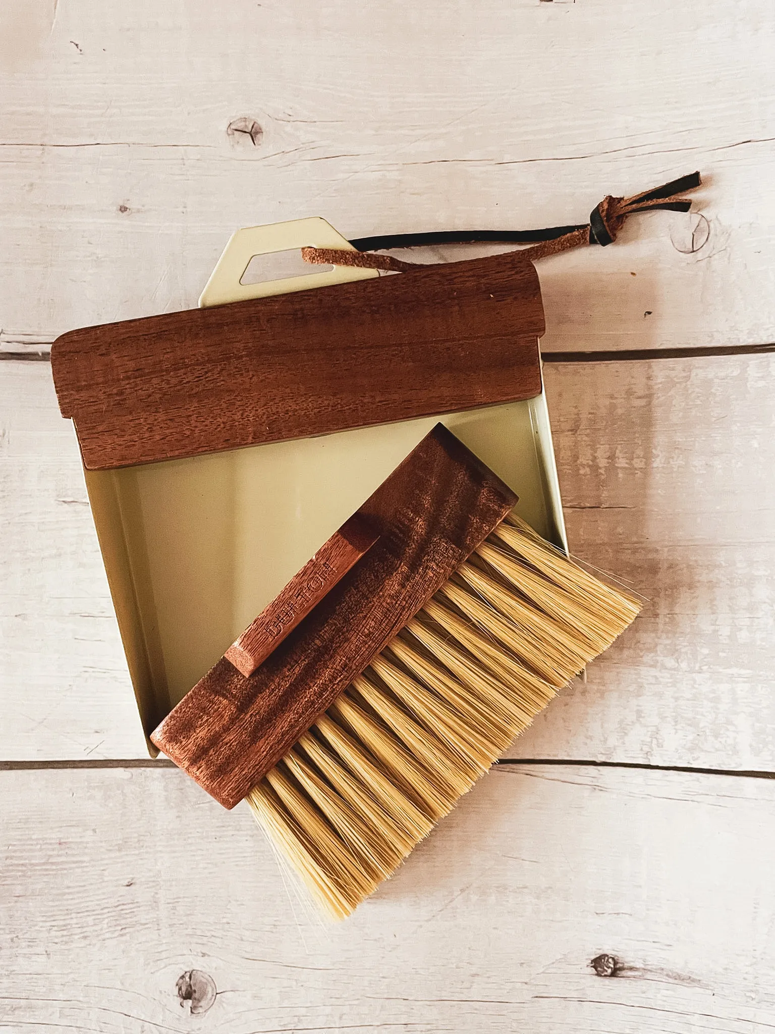 DULTON - Ivory - Journaling Dustpan & Brush